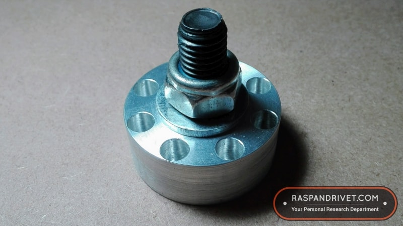 The 14mm cap head screw secured to the adaptor with a lock nut and washer.